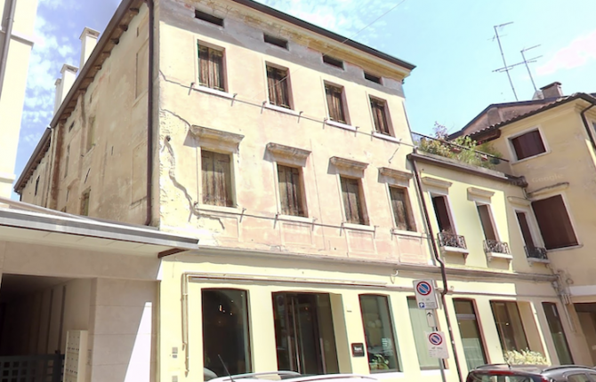 Esterno 1