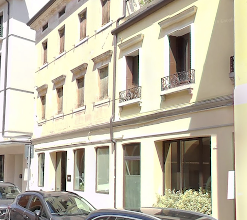 Esterno 3